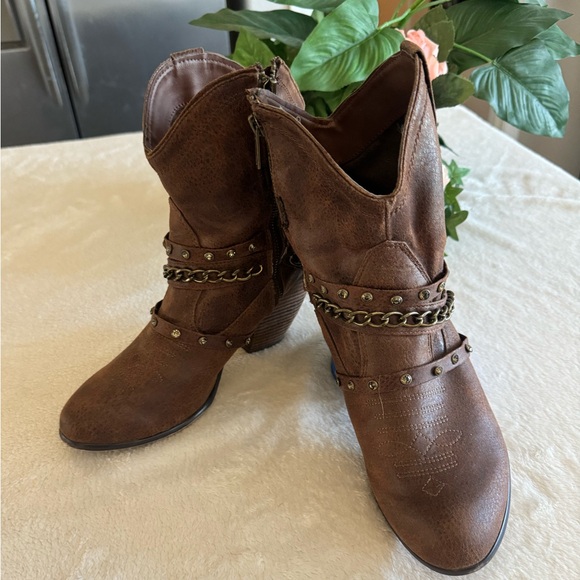 Not Rated Slouch Harness Women’s Vegan Western Style Boots with 3 1/2” Heels - Picture 14 of 14